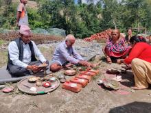 जग पूजा विधि आरम्भ गर्नुहुदै जग्गा दाता श्री तेज प्रसाद पोख्रेल ज्यू