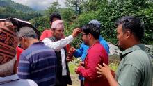 टिका तथा प्रसाद ग्रहन गर्नुहुदै